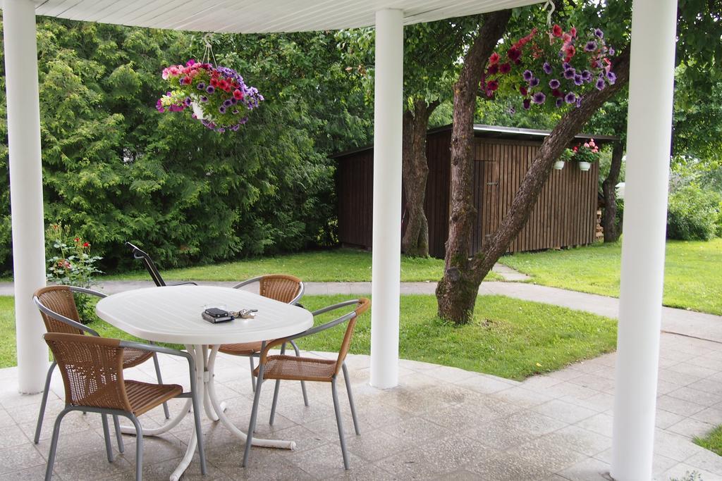 Maenni Guesthouse Haapsalu Exterior photo